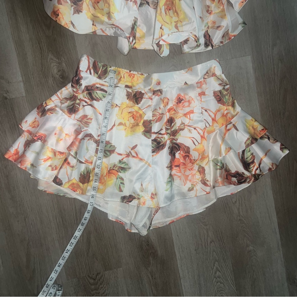 Floral Ruffle Women's Shorts Set - Picture 2 of 6